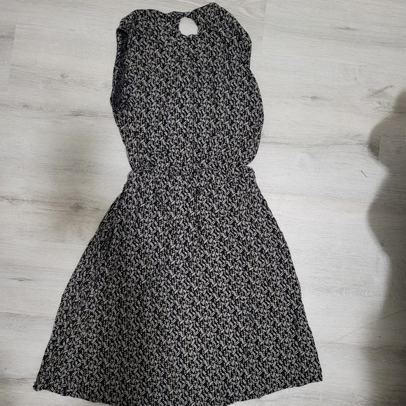 Spring/Summer Dress - Picture 2 of 4